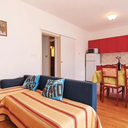 Cozy In Pag With Kitchen Pag Town