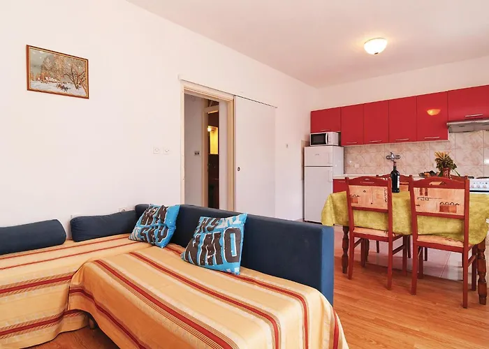 Cozy In Pag With Kitchen Pag Town