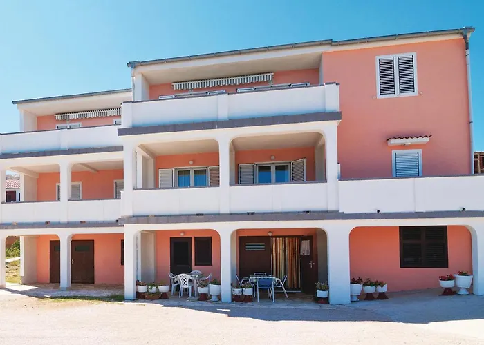 Cozy In Pag With Kitchen Pag Town