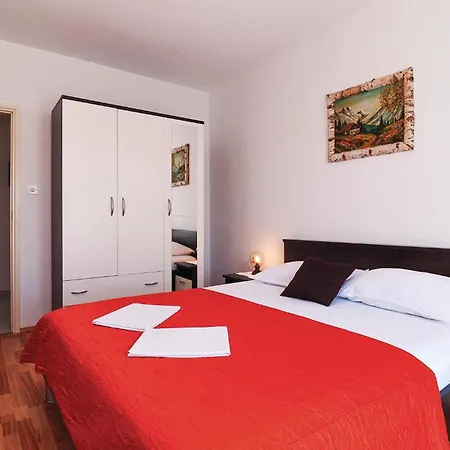 Cozy In Pag With Kitchen 파그