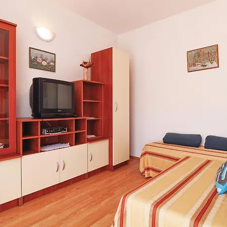 아파트 Cozy In Pag With Kitchen 파그