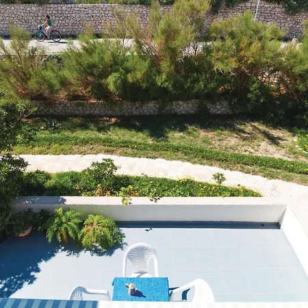 아파트 Cozy In Pag With Kitchen 파그