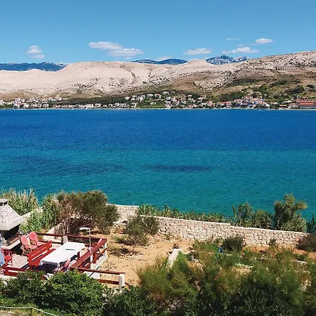Cozy In Pag With Kitchen
