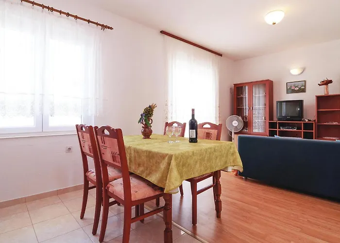 Apartamento Cozy In Pag With Kitchen