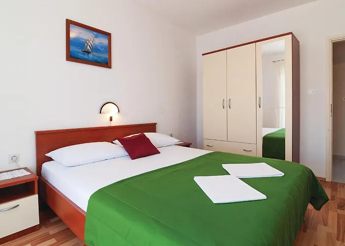 Apartamento Cozy In Pag With Kitchen Pag Town