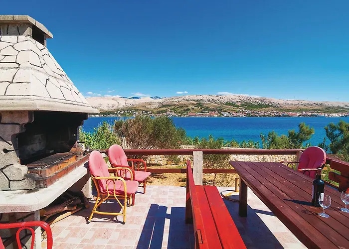 Cozy In Pag With Kitchen
