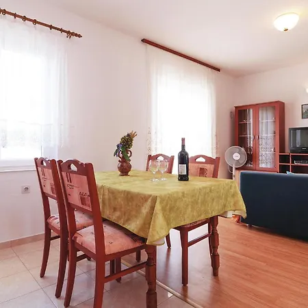 Апартаменты Cozy In Pag With Kitchen