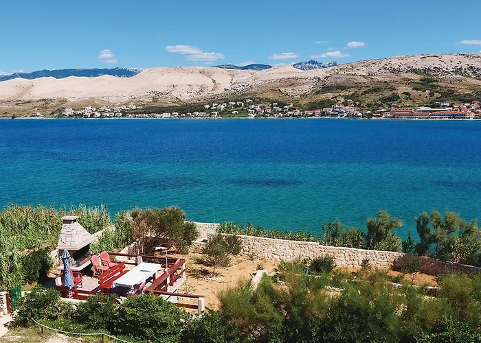 Cozy In Pag With Kitchen